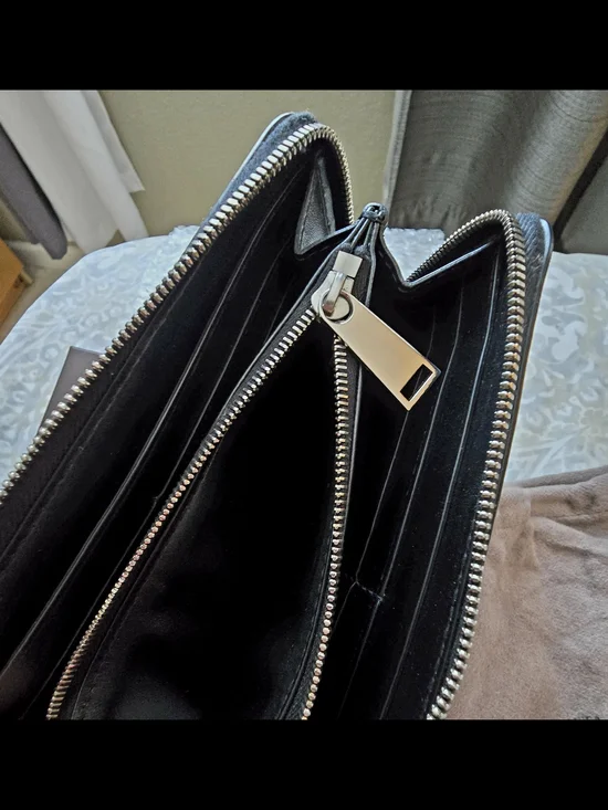 Bottega Veneta Black Intrecciato Leather Zip Wallet - Picture 6 of 7